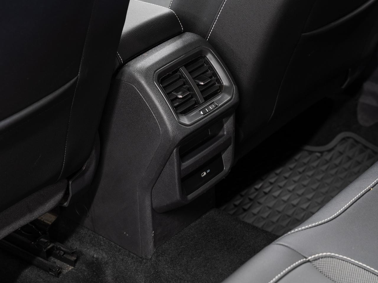 2023 Volkswagen Taos COMFORTLINE AWD | Leather | Panoroof | CarPlay