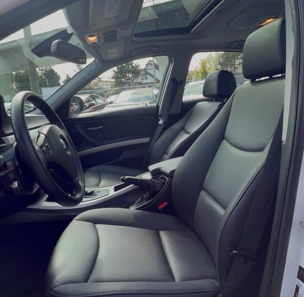 2011 BMW 3 Series FINANCING AVAILABLE Photo9