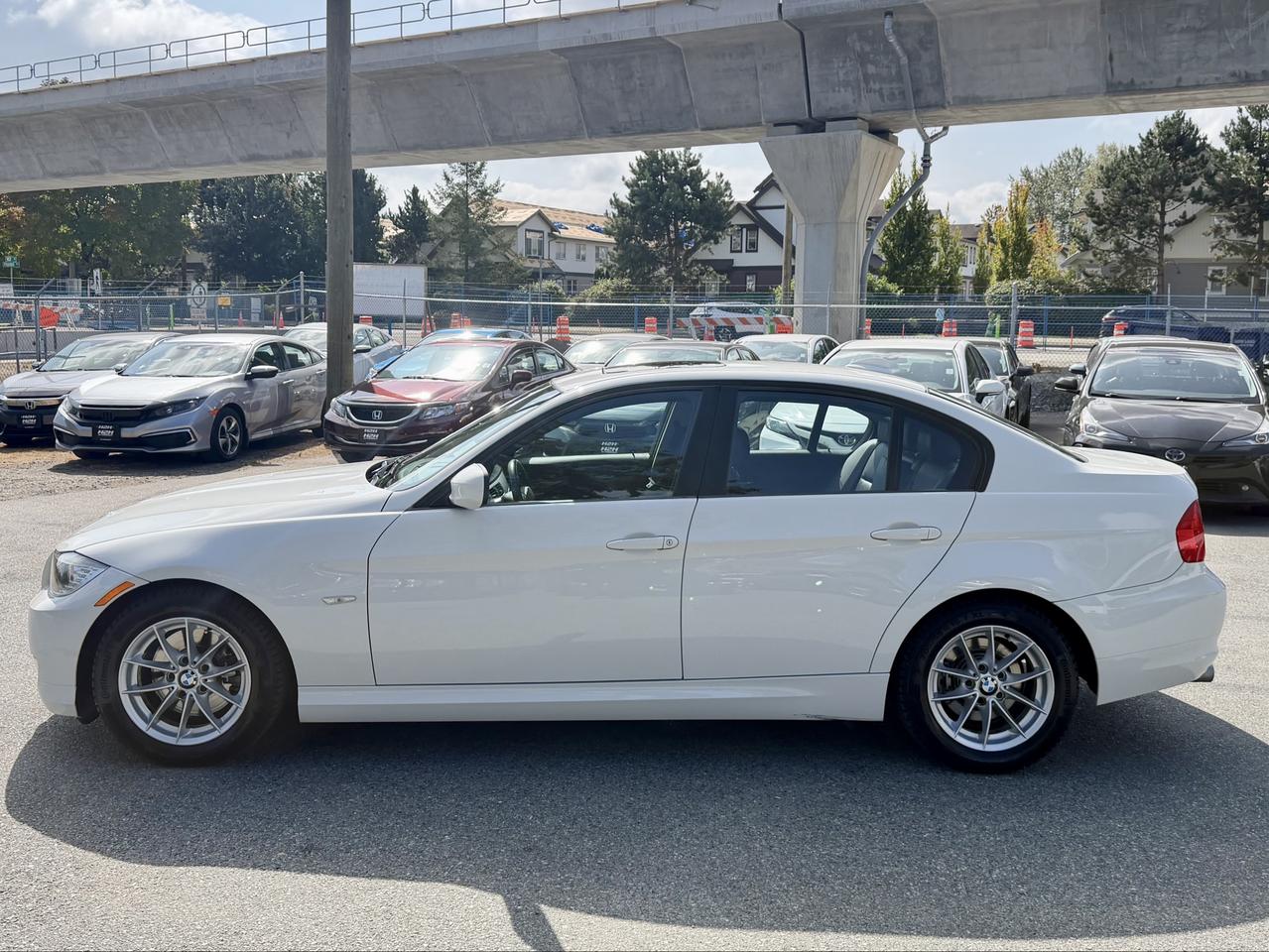 2011 BMW 3 Series FINANCING AVAILABLE Photo8