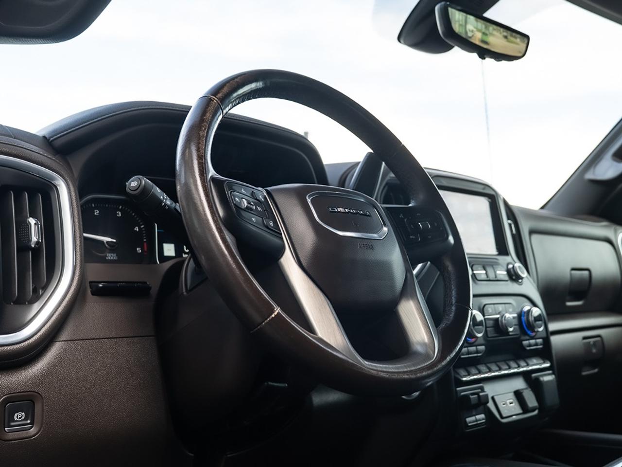2023 GMC Sierra 3500 4WD Crew Cab Denali Dually Photo12