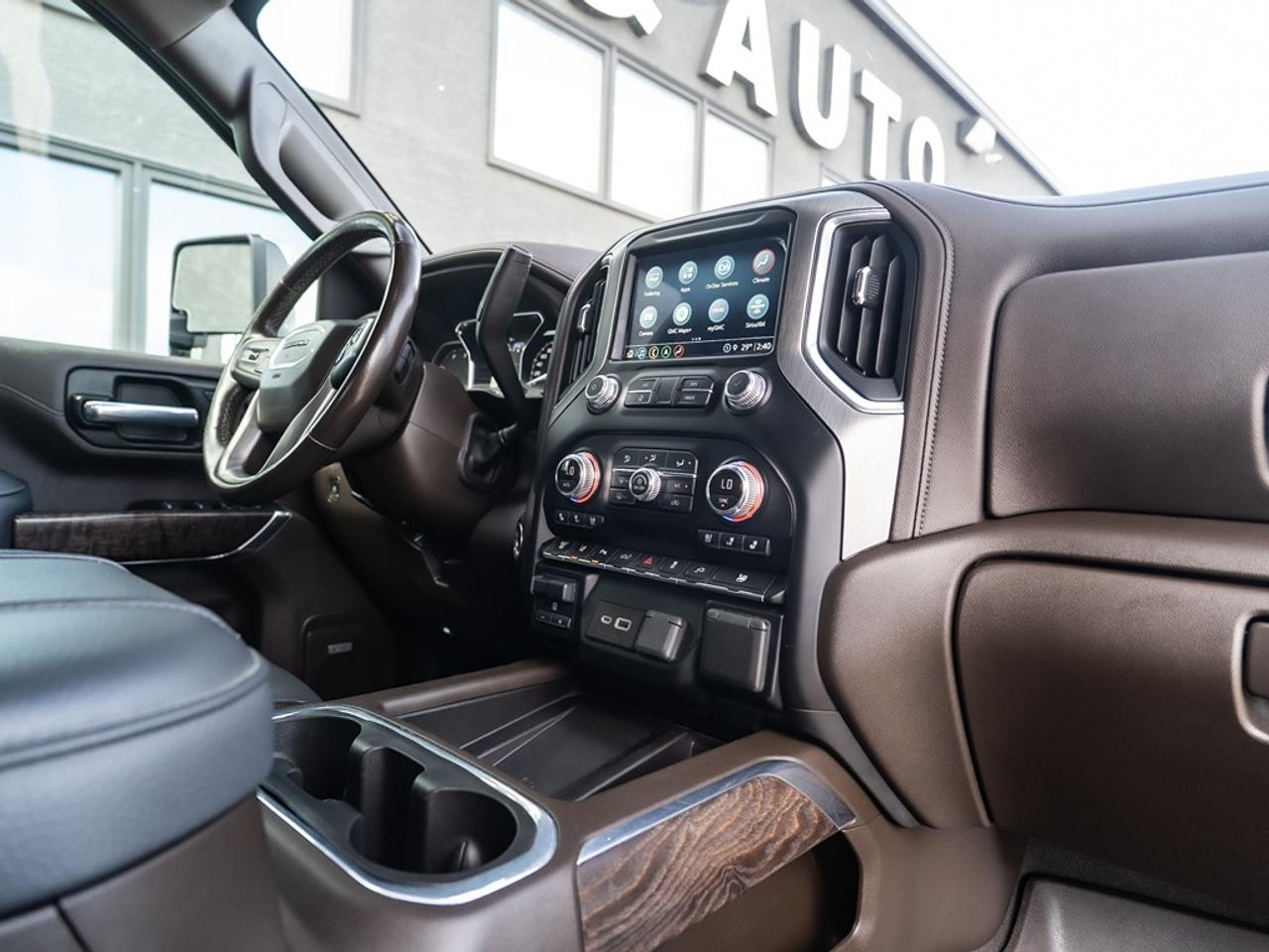 2023 GMC Sierra 3500 4WD Crew Cab Denali Dually Photo41