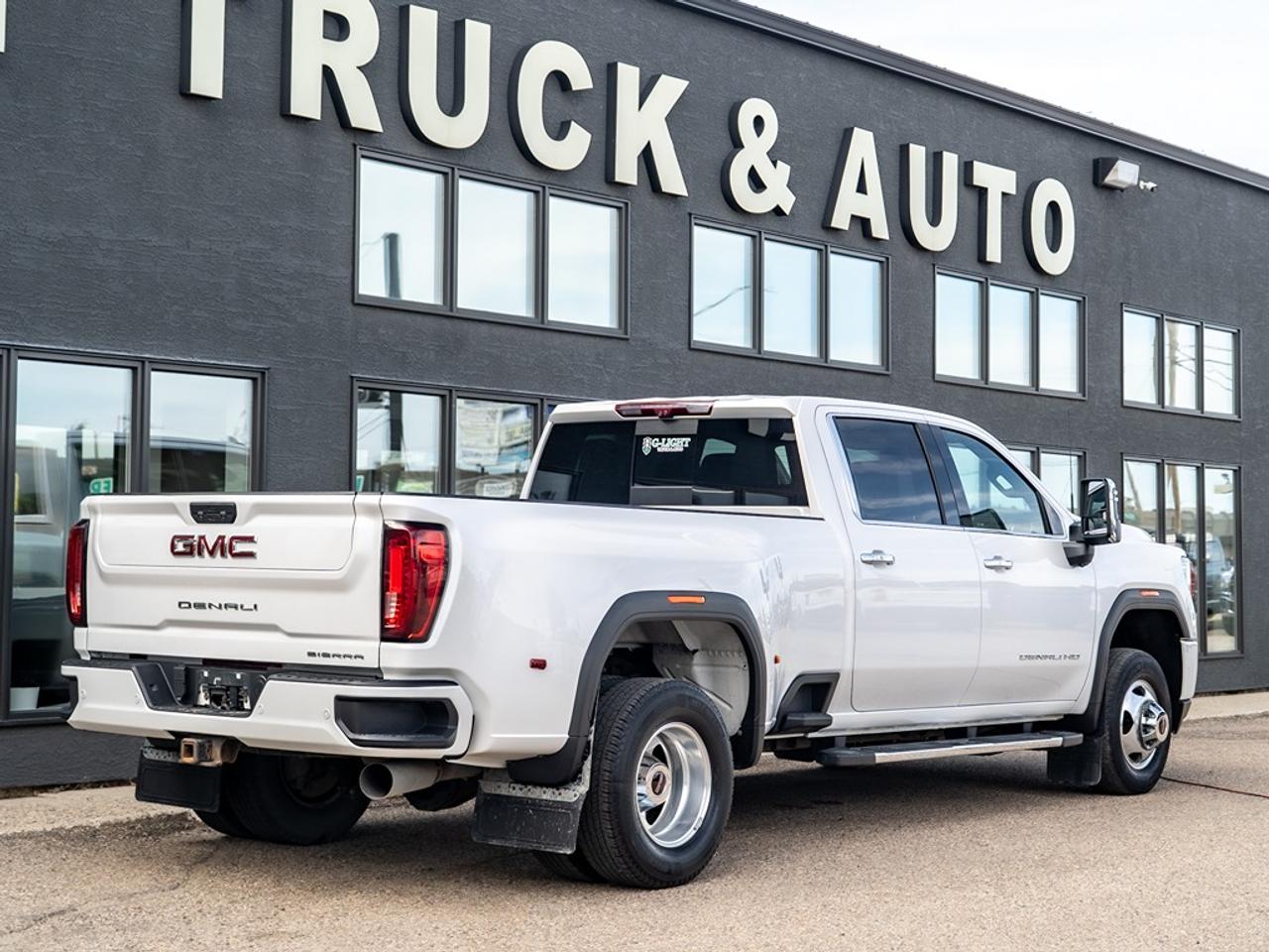 2023 GMC Sierra 3500 4WD Crew Cab Denali Dually Photo4