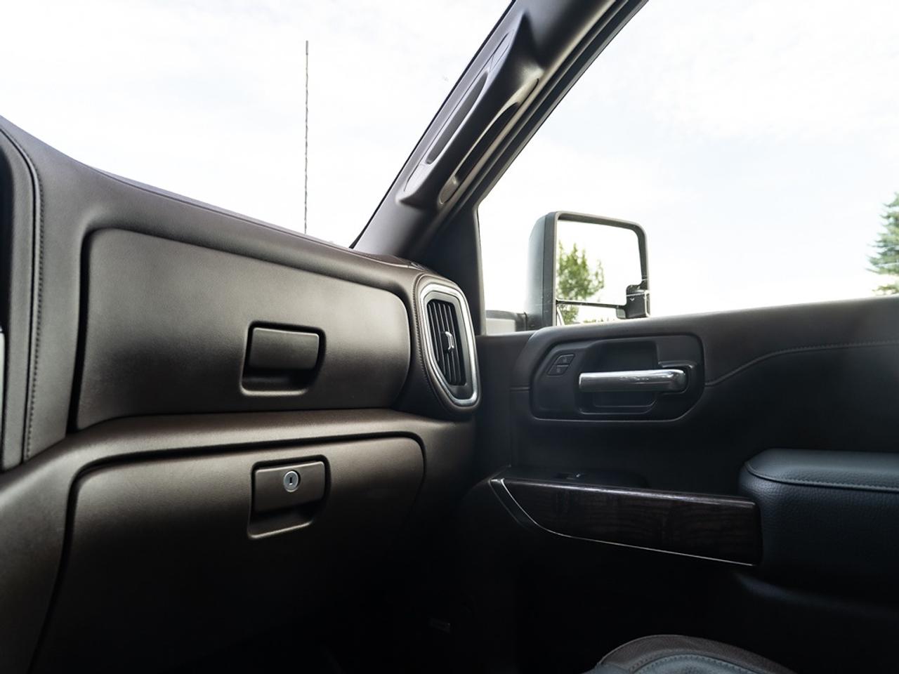 2023 GMC Sierra 3500 4WD Crew Cab Denali Dually Photo13