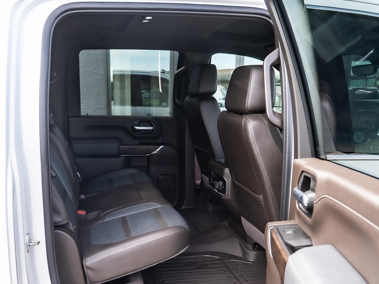 2023 GMC Sierra 3500 4WD Crew Cab Denali Dually Photo39