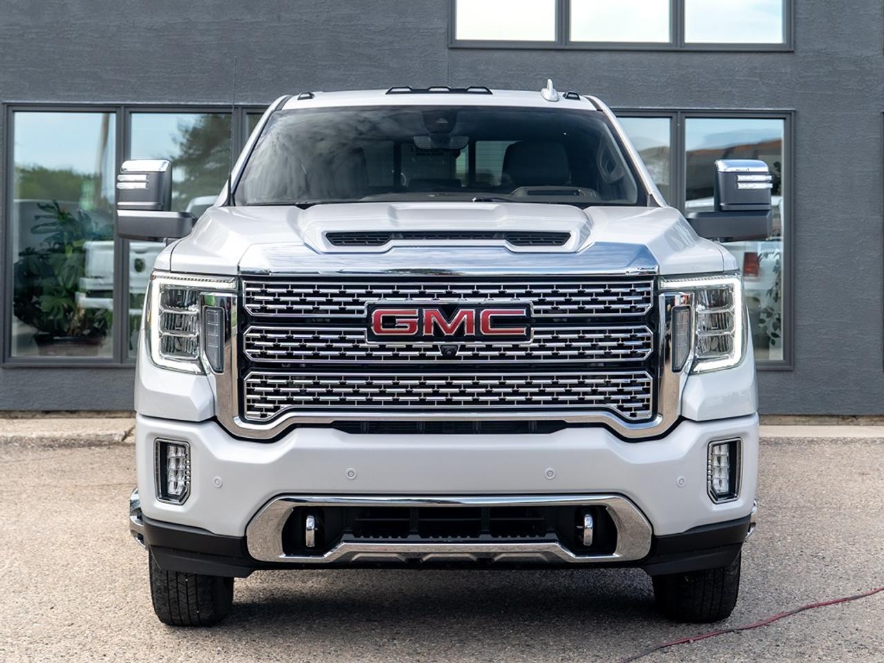 2023 GMC Sierra 3500 4WD Crew Cab Denali Dually Photo2