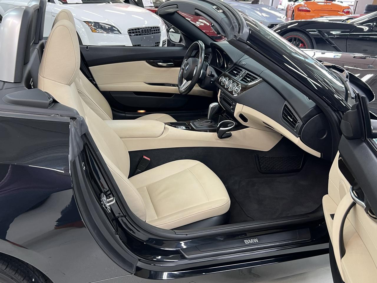 2011 BMW Z4 2dr Roadster sDrive30i Photo