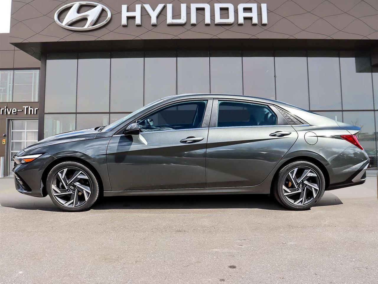 2025 Hyundai Elantra Luxury Photo