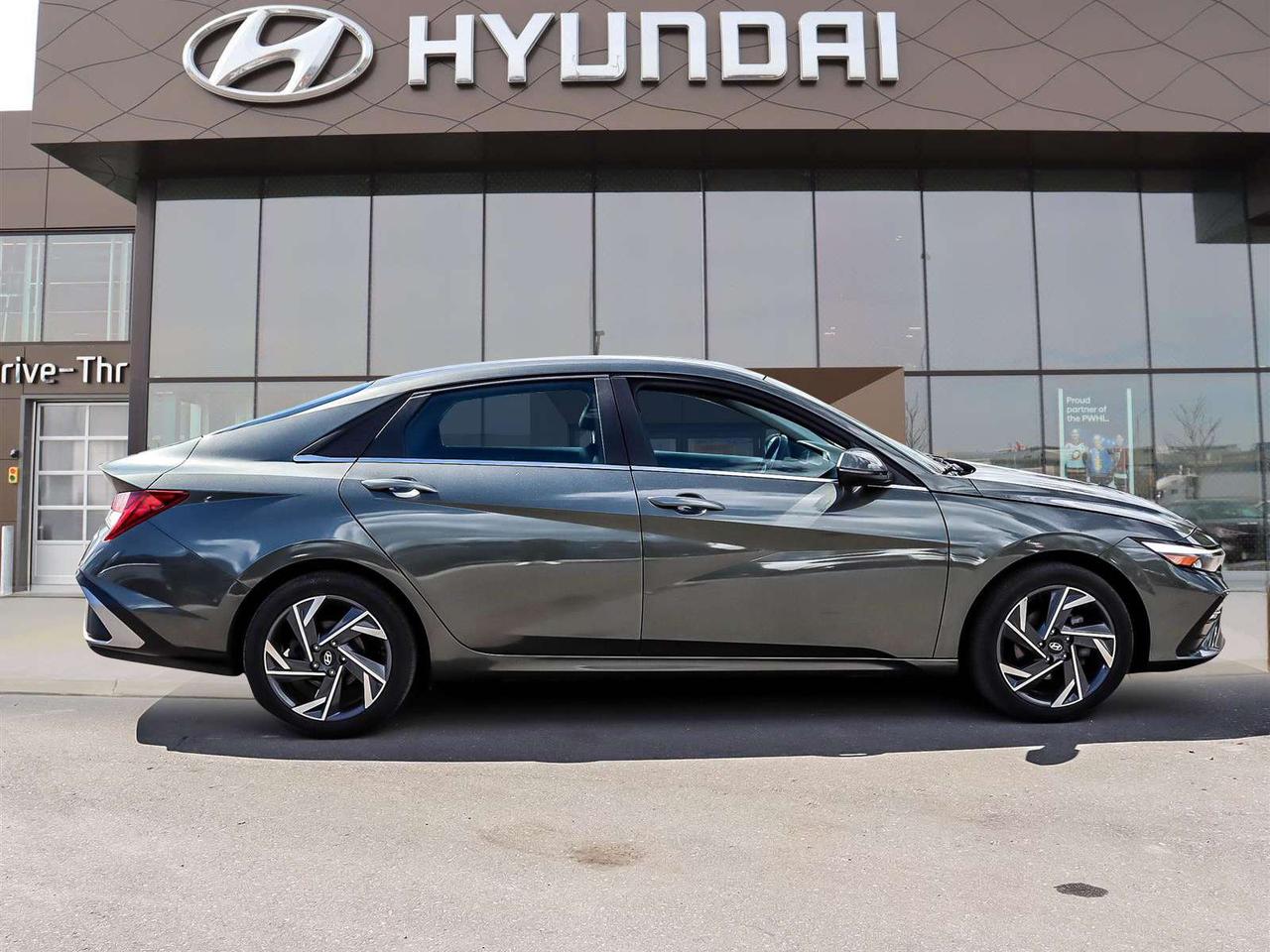 2025 Hyundai Elantra Luxury Photo