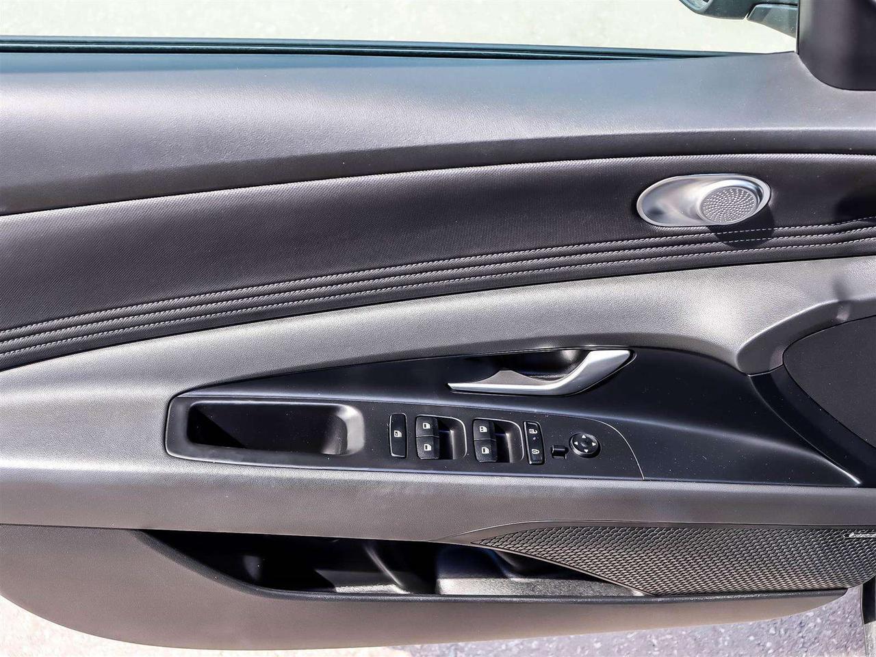 2025 Hyundai Elantra Luxury Photo