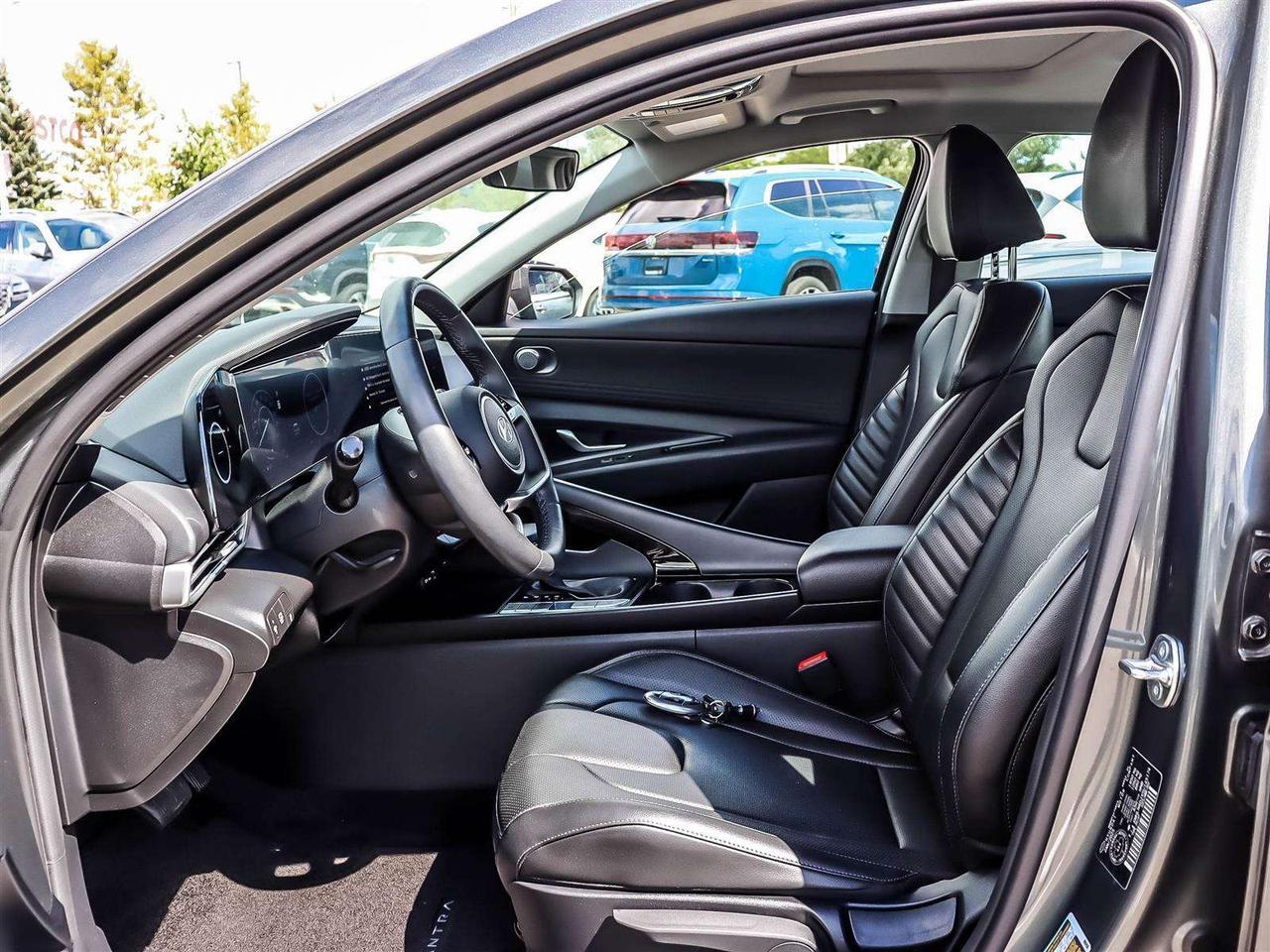 2025 Hyundai Elantra Luxury Photo