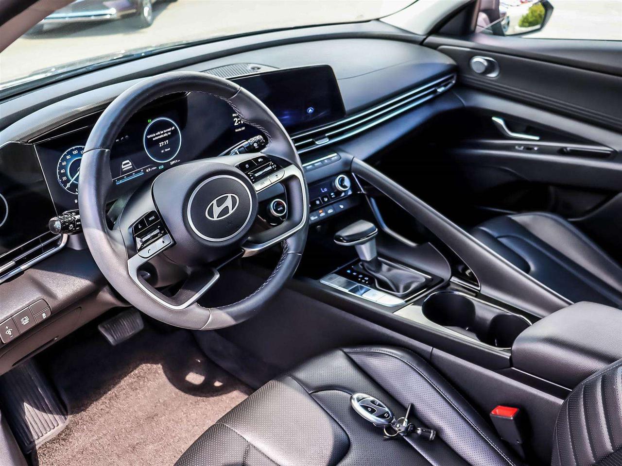 2025 Hyundai Elantra Luxury Photo