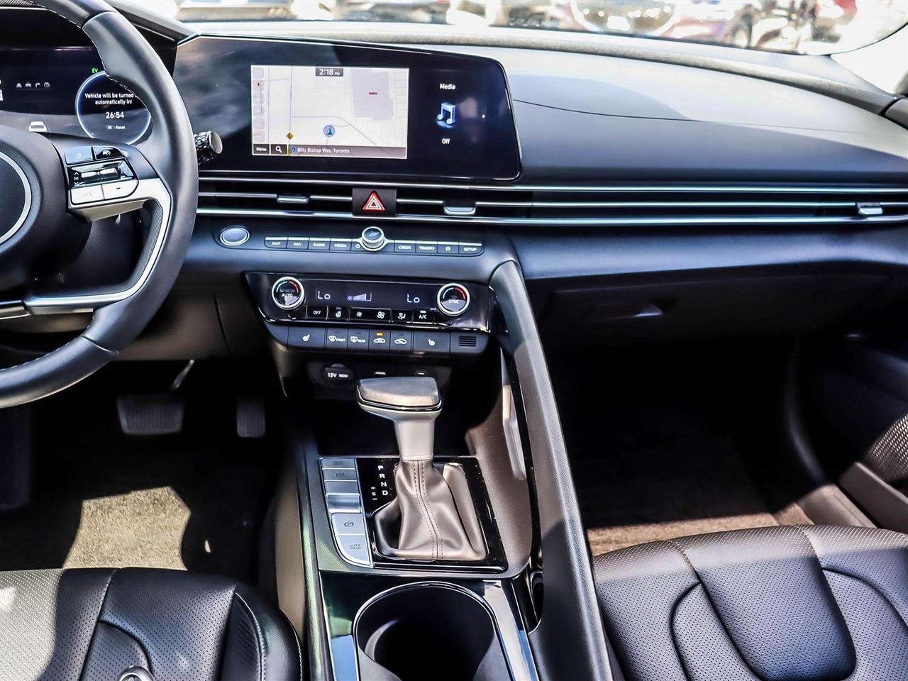 2025 Hyundai Elantra Luxury Photo