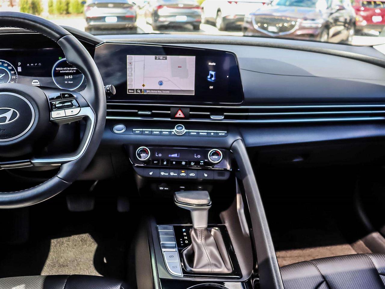 2025 Hyundai Elantra Luxury Photo