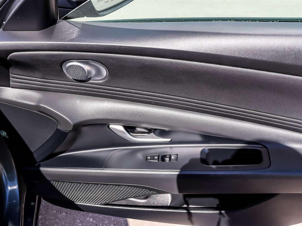 2025 Hyundai Elantra Luxury Photo