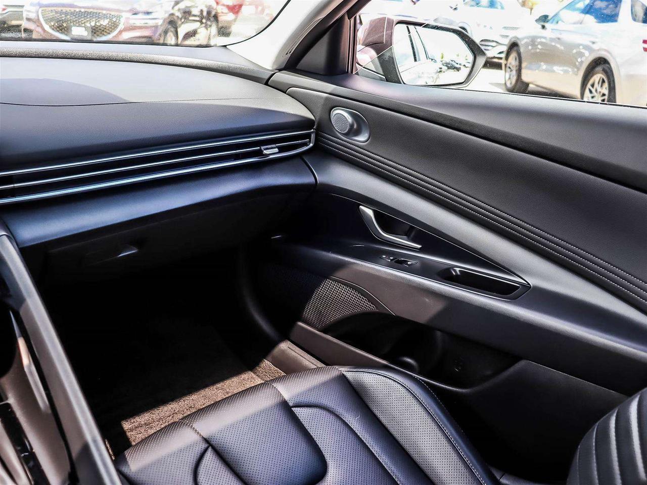 2025 Hyundai Elantra Luxury Photo