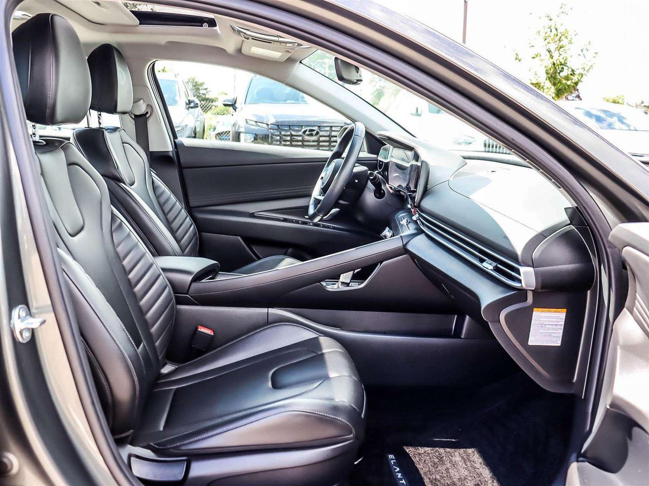 2025 Hyundai Elantra Luxury Photo