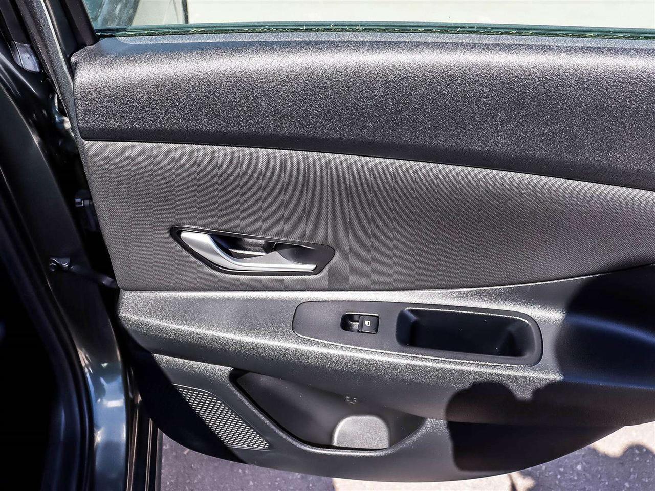 2025 Hyundai Elantra Luxury Photo