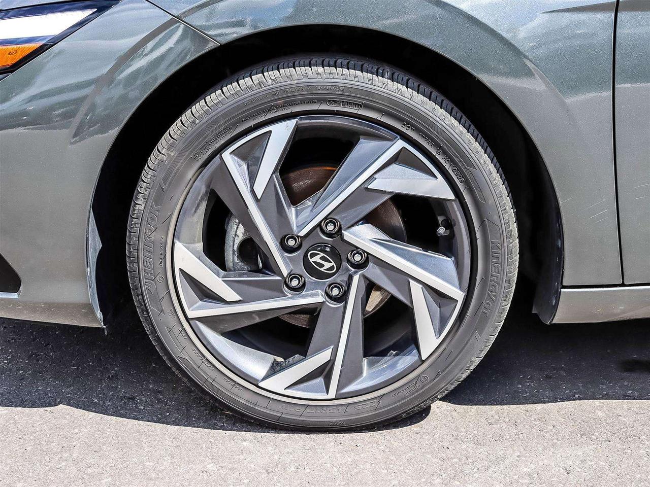 2025 Hyundai Elantra Luxury Photo