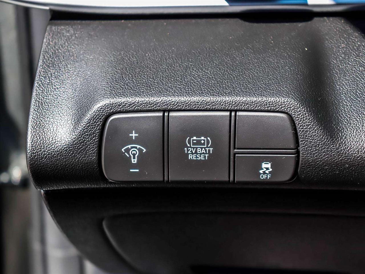 2025 Hyundai Elantra Luxury Photo