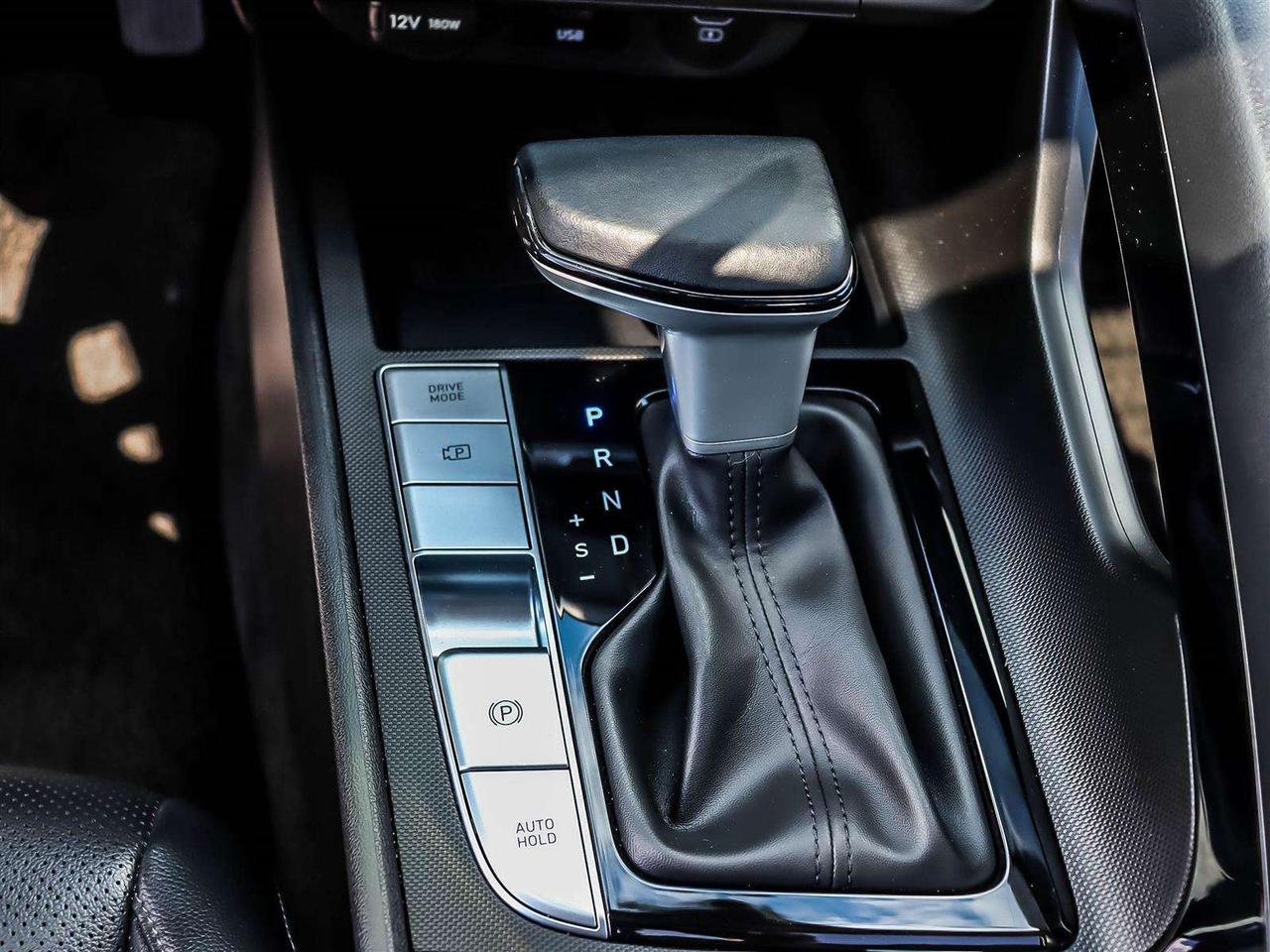 2025 Hyundai Elantra Luxury Photo