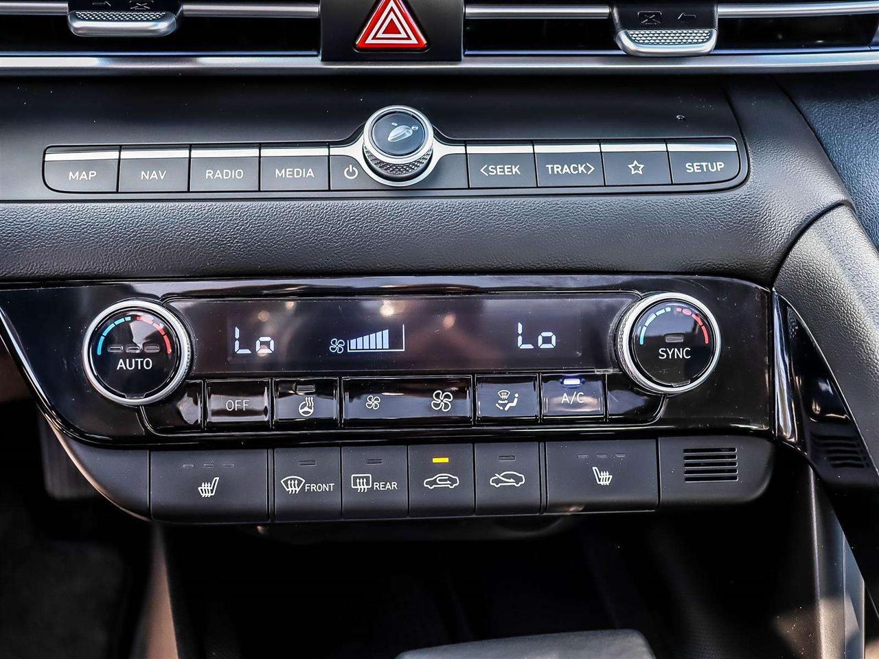 2025 Hyundai Elantra Luxury Photo
