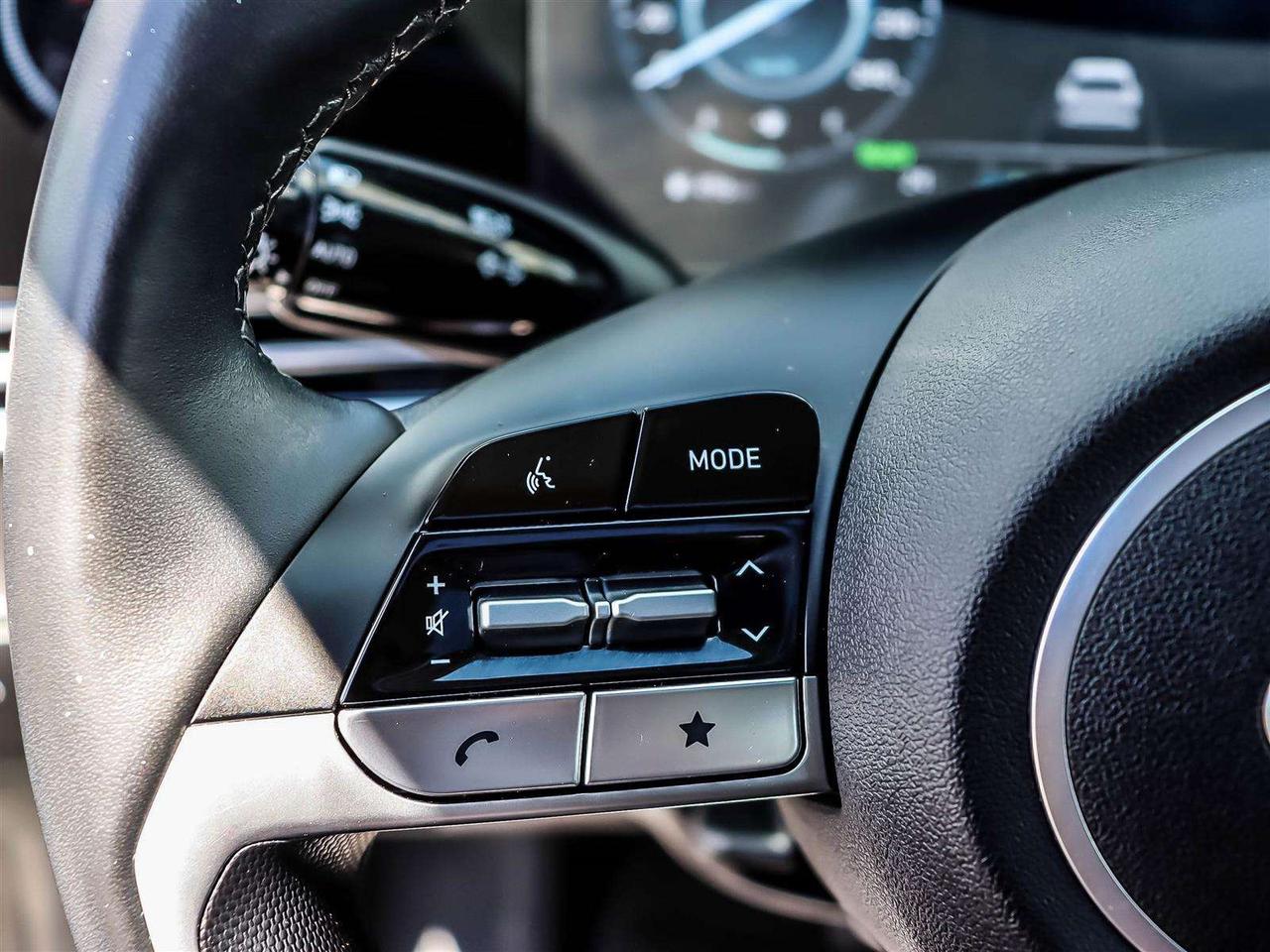 2025 Hyundai Elantra Luxury Photo