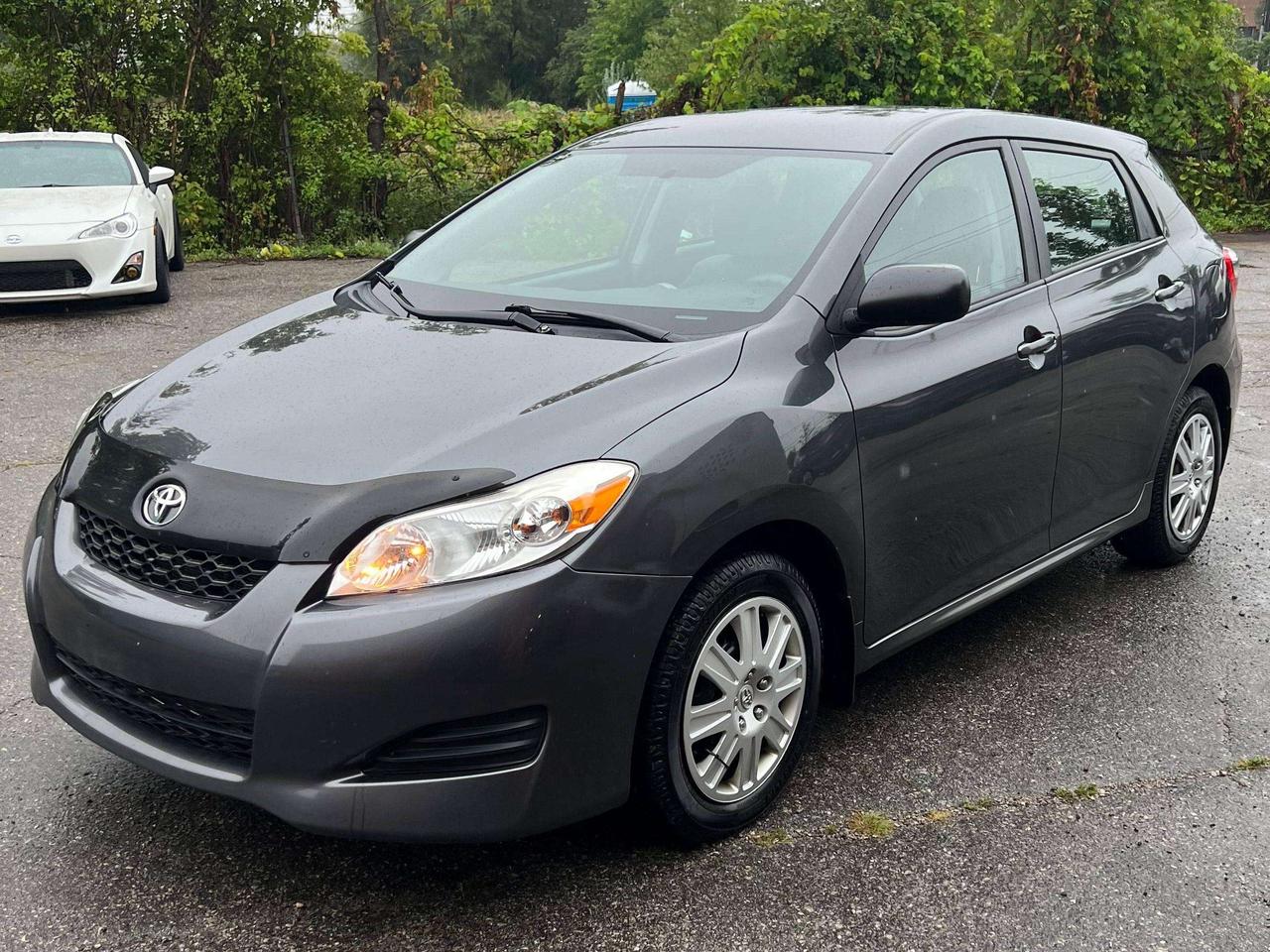 2011 Toyota Matrix hatchback auto ac low km Photo