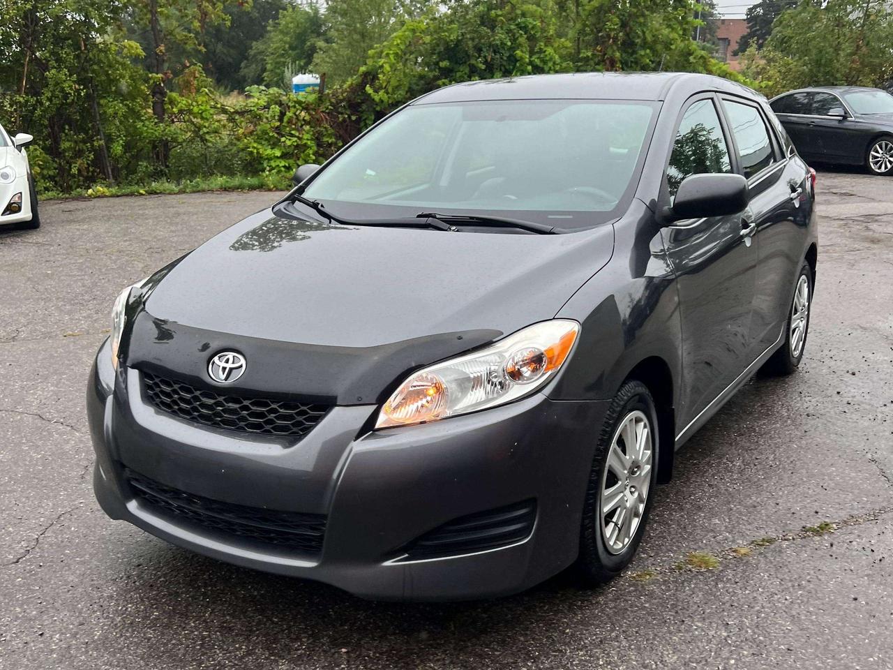 2011 Toyota Matrix hatchback auto ac low km Photo5