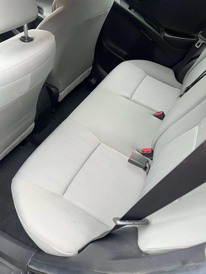 2011 Toyota Matrix hatchback auto ac low km Photo