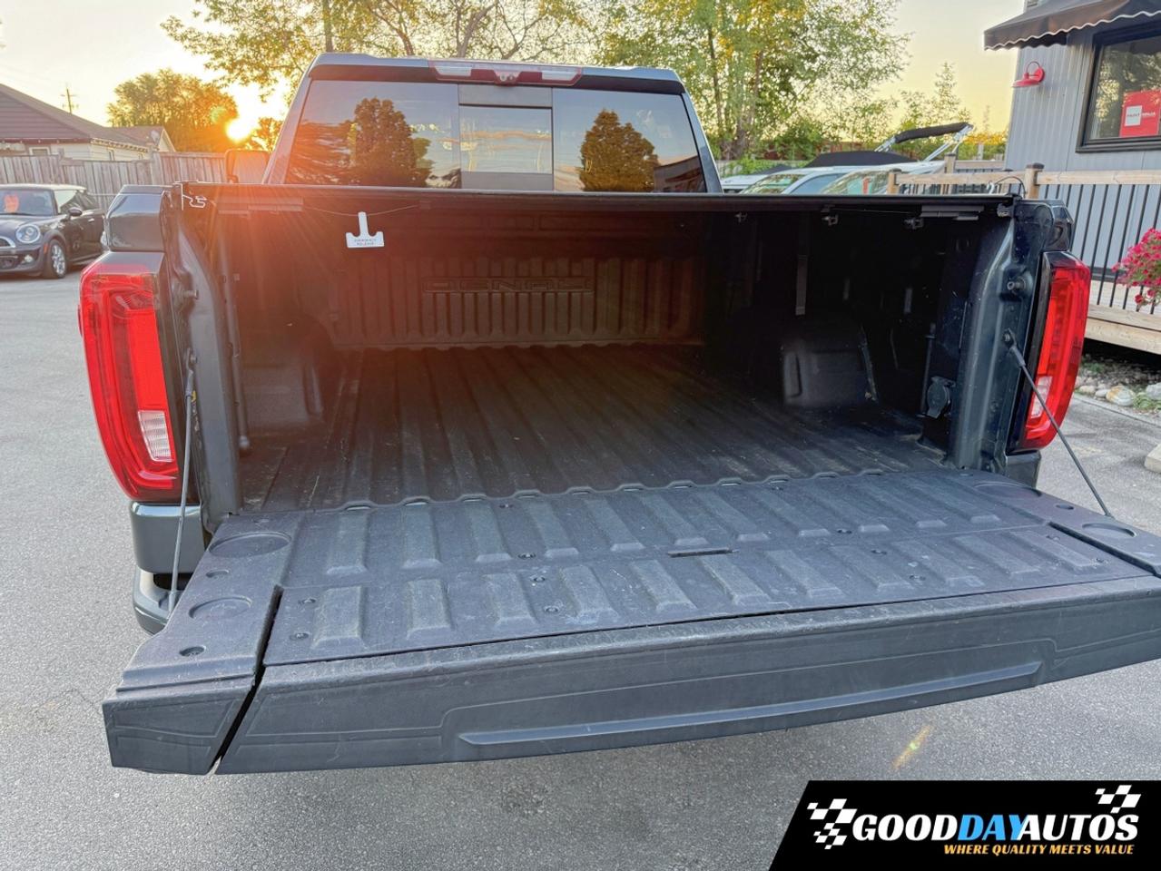 2021 GMC Sierra 1500 Denali ULTIMATE PKG CLEAN CARFAX DEALER SERVICED Photo