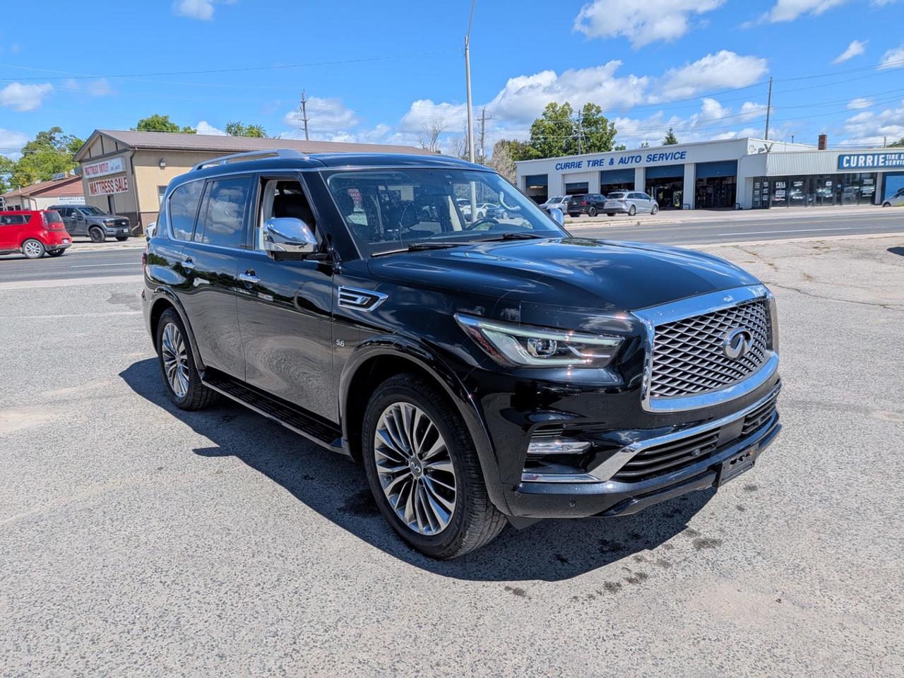2019 Infiniti QX80 LUXE Photo1