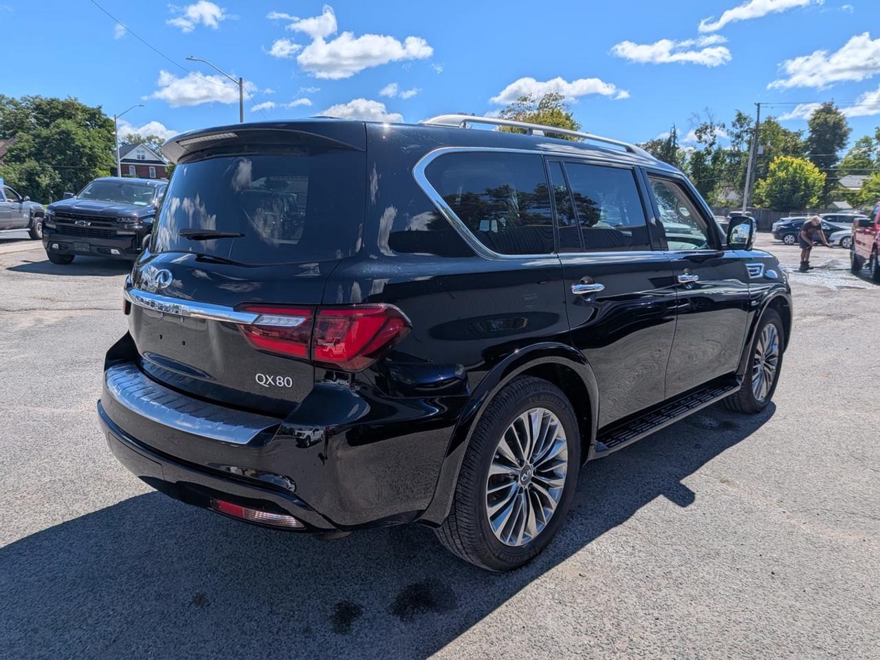 2019 Infiniti QX80 LUXE Photo3