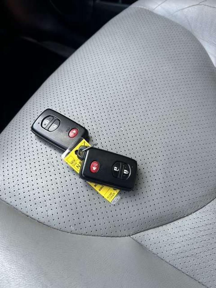 2010 Toyota RAV4 Limited   4X4   4 CYCLINDER   SUNROOF   LEATHER Photo