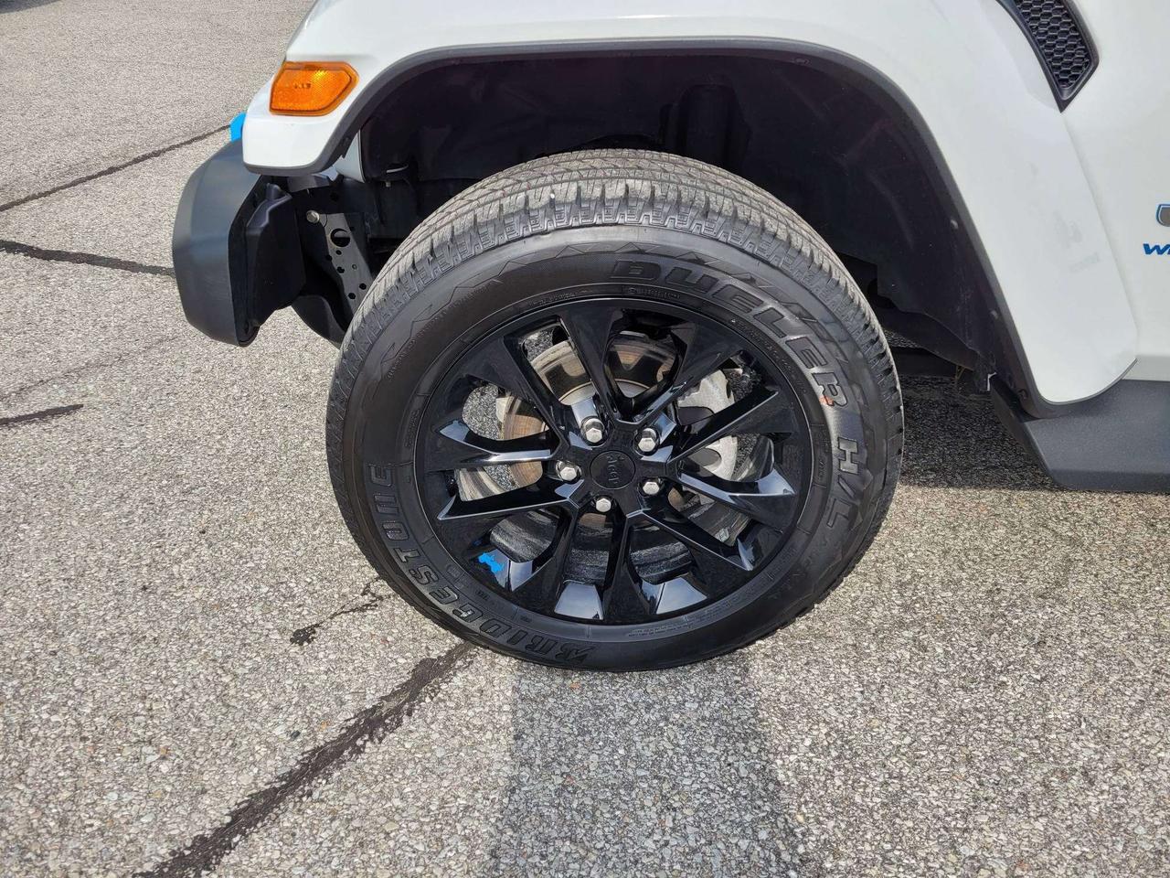 2023 Jeep Wrangler Sahara (LOWEST MILEAGE-SHOWROOM CONDITION) Photo3