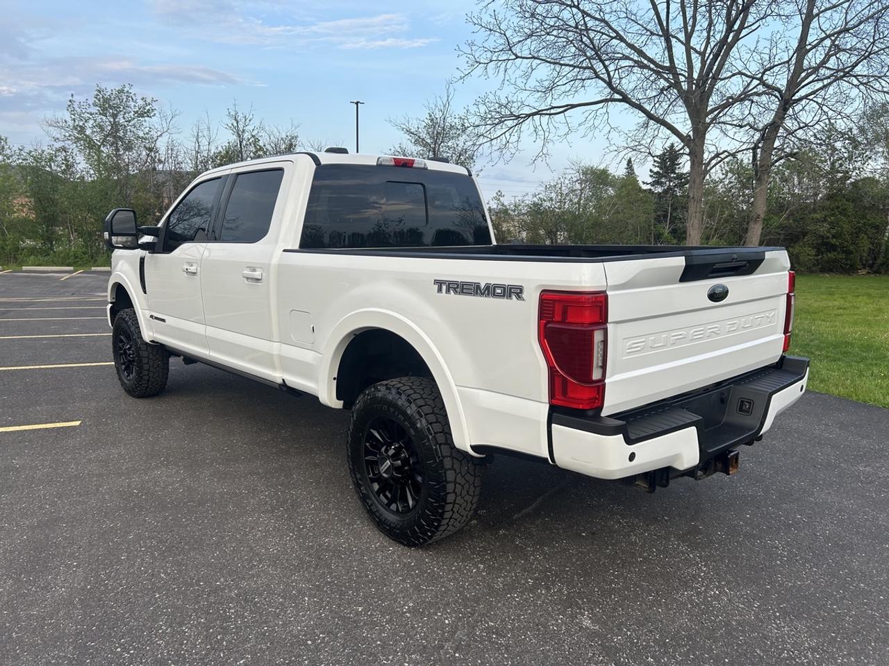 2021 Ford F-250 LARIAT Photo4