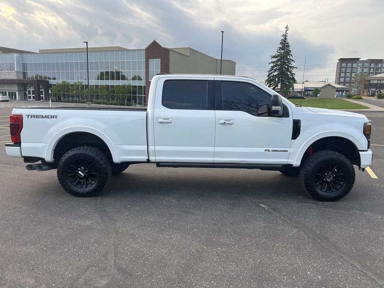 2021 Ford F-250 LARIAT Photo