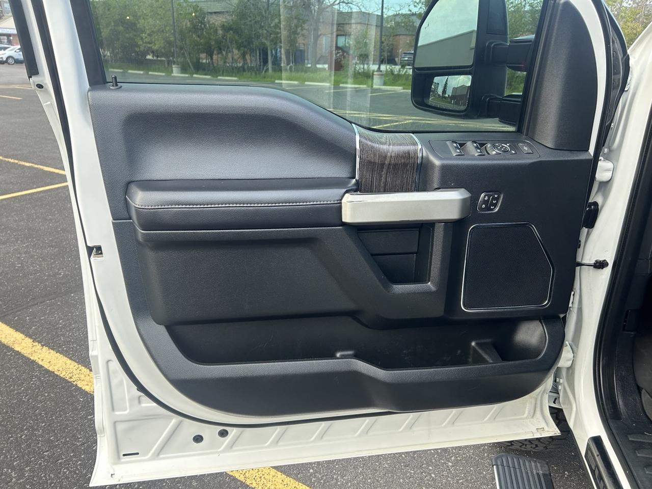 2021 Ford F-250 LARIAT Photo