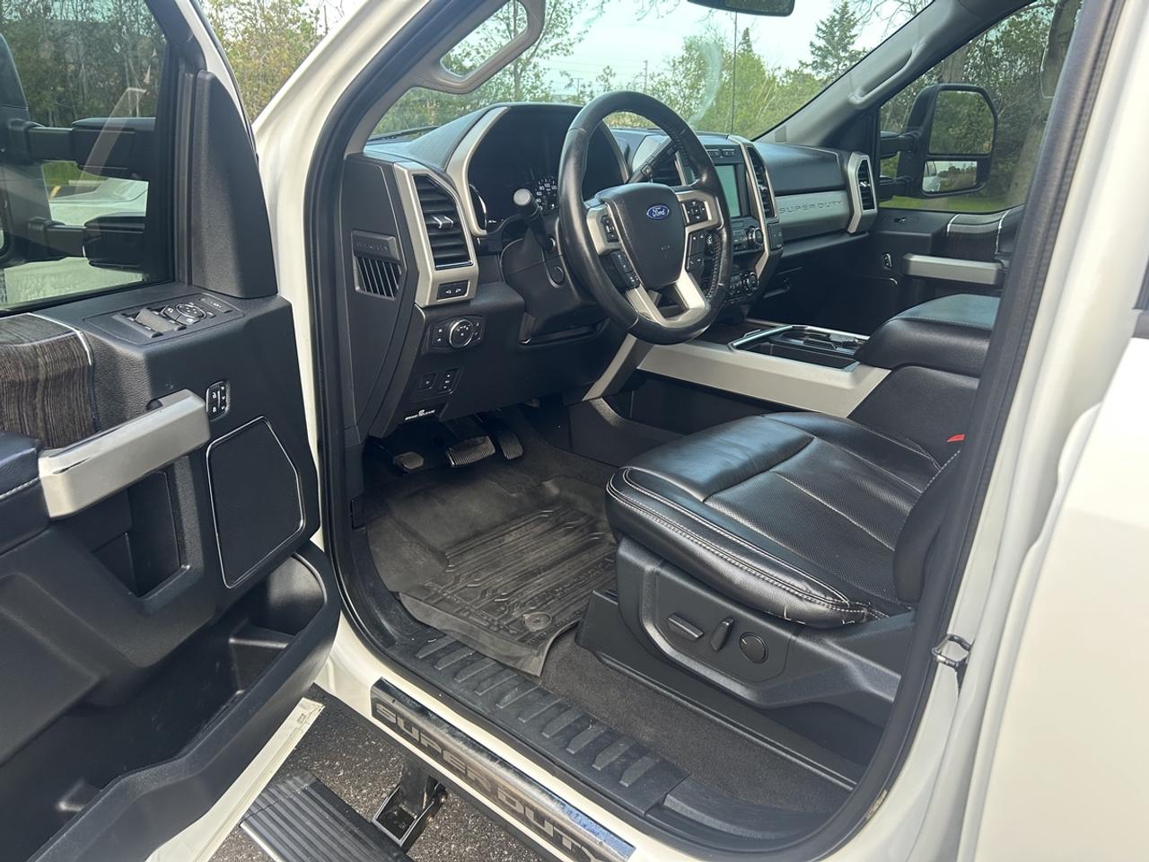 2021 Ford F-250 LARIAT Photo