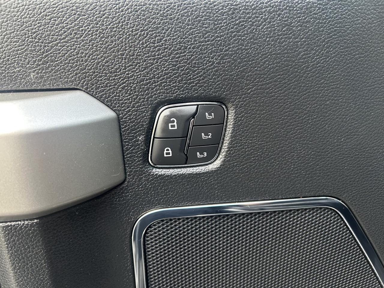 2021 Ford F-250 LARIAT Photo