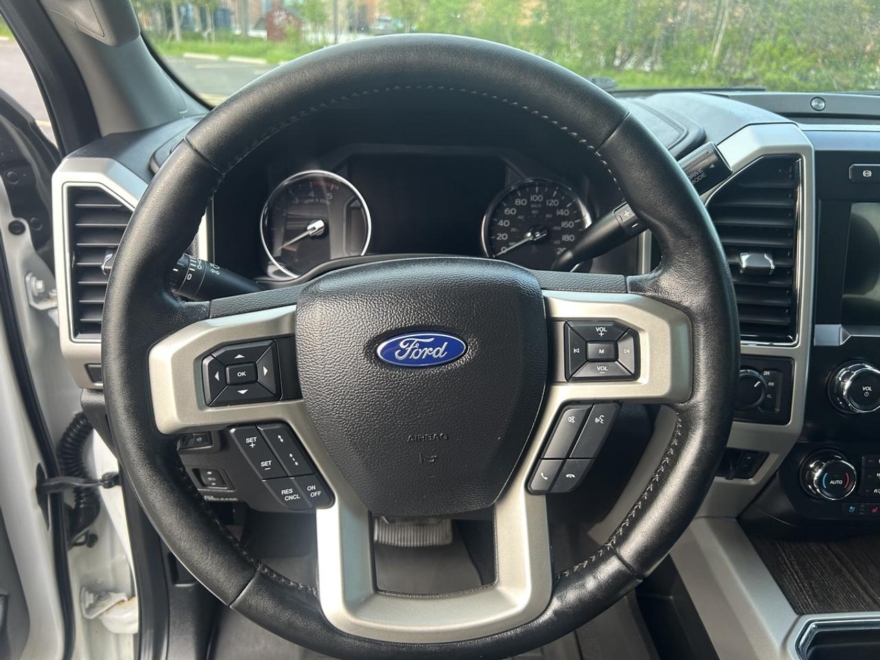 2021 Ford F-250 LARIAT Photo