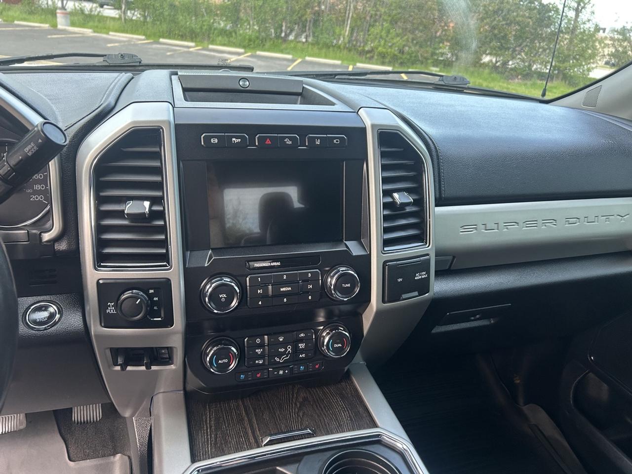 2021 Ford F-250 LARIAT Photo