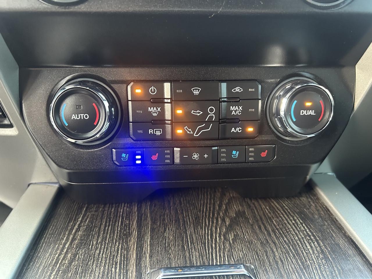 2021 Ford F-250 LARIAT Photo