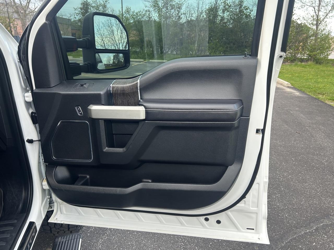 2021 Ford F-250 LARIAT Photo