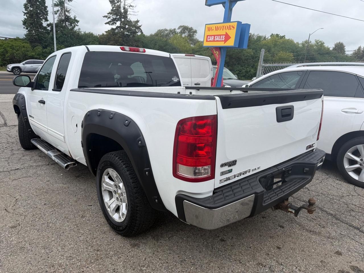 2011 GMC Sierra 1500 SLE Double Cab Photo
