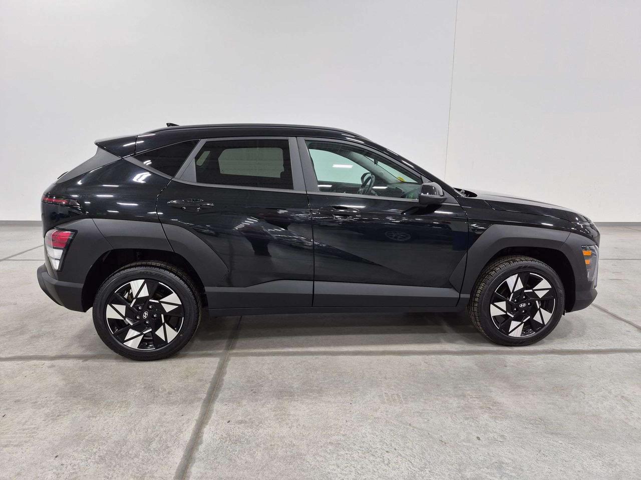 2024 Hyundai KONA Preferred AWD, Back Up Cam, Android Auto! Photo