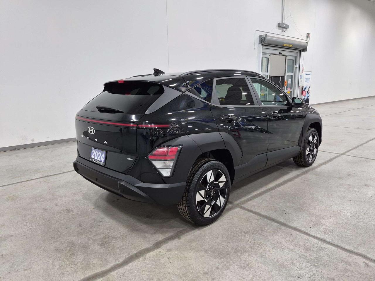 2024 Hyundai KONA Preferred AWD, Back Up Cam, Android Auto! Photo