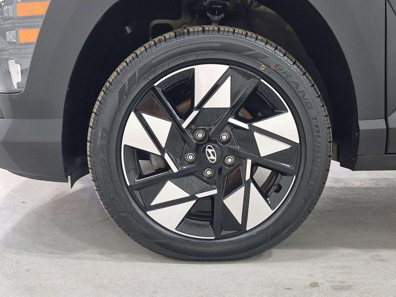 2024 Hyundai KONA Preferred AWD, Back Up Cam, Android Auto! Photo