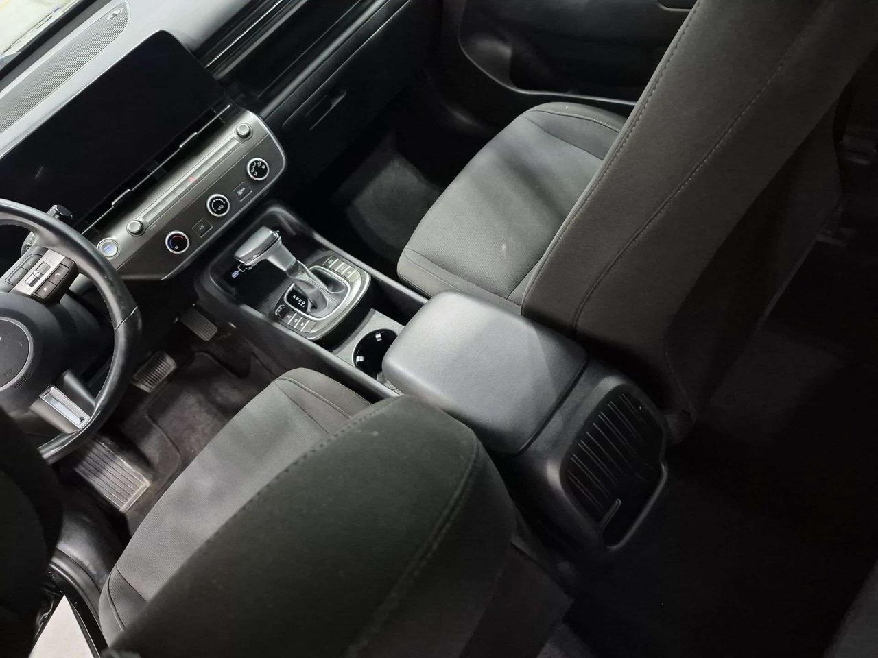 2024 Hyundai KONA Preferred AWD, Back Up Cam, Android Auto! Photo