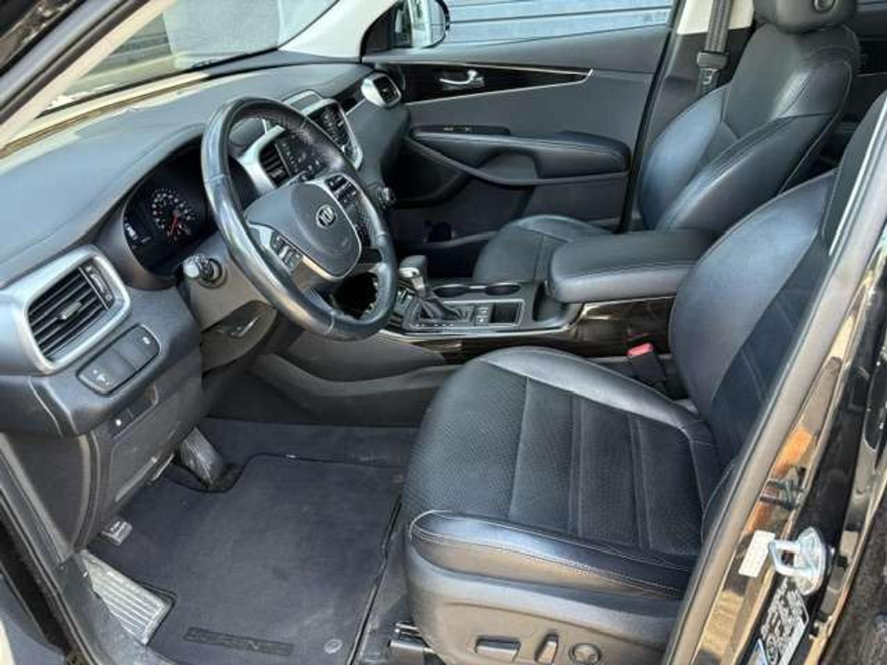 2019 Kia Sorento EX, LEATHER, 7 PASSENGER, REVERSE CAM!! Photo