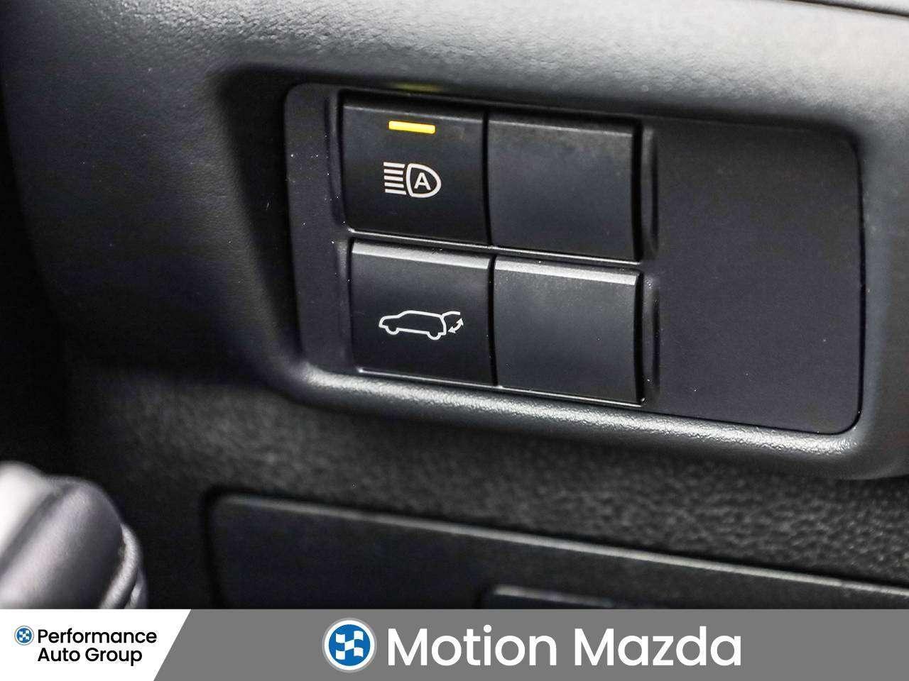 2020 Toyota Highlander NEW ARRIVAL LEATHER 8 PASS AWD LOCAL TRADE IN Photo